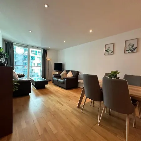 Compact 2 Bed Good Transport Links Apartamento